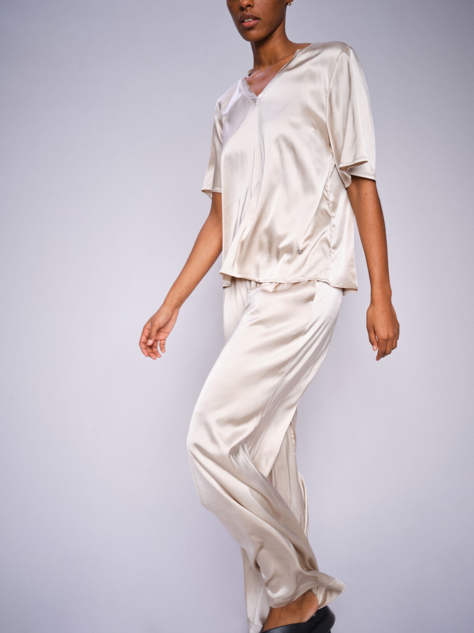 Modelshot / Feather Gray / Detail